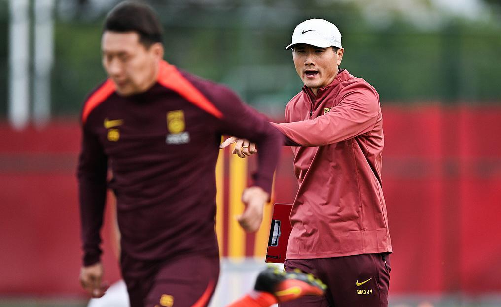 全球电竞-2-0到2-2！中国男足痛失好局，2球领先遭绝平，邵佳一带队3场不败