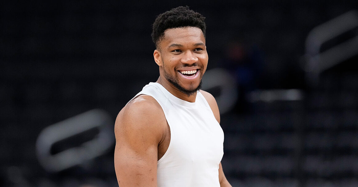 雄鹿总经理：字母哥不能上场是纯健康原因 与选秀权、重建无关|吉安尼斯·安特托孔波|乔恩-霍斯特|扬尼斯-阿德托昆博|密尔沃基雄鹿队|nba_新浪体育_新浪新闻